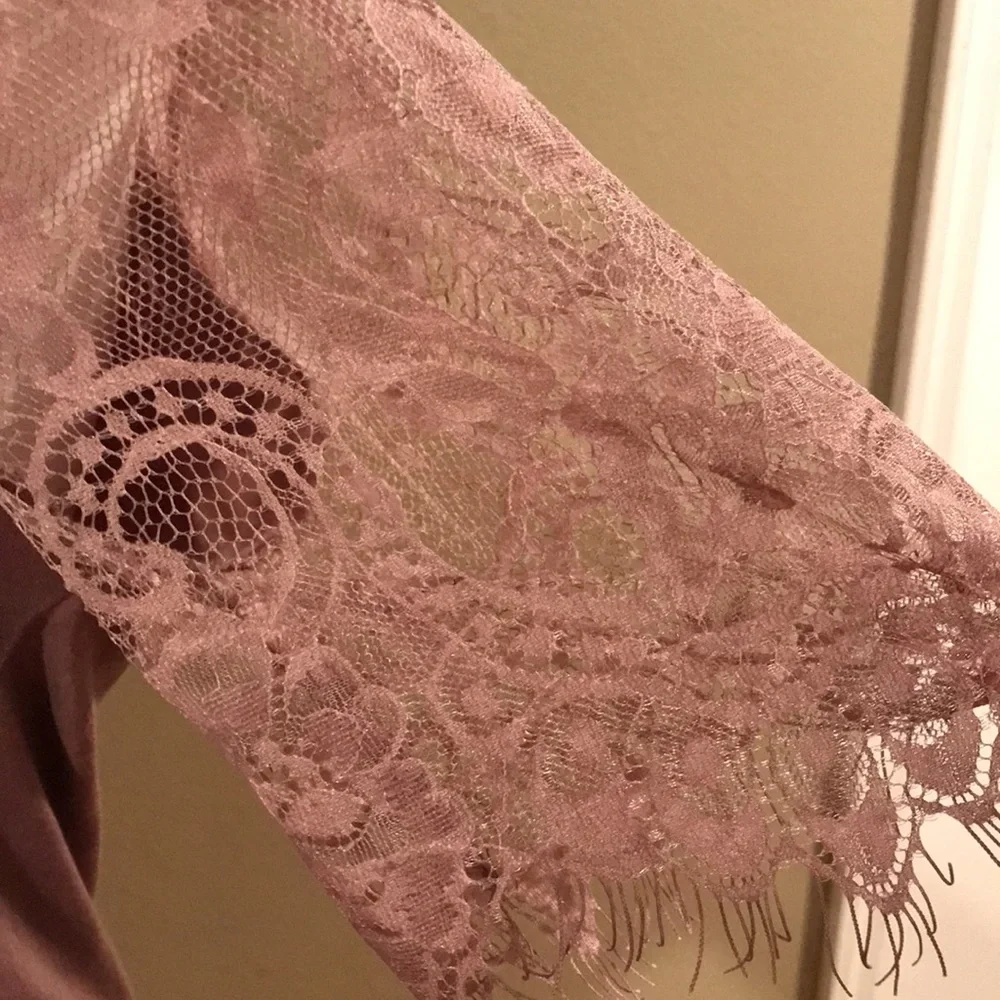 Pol Women V-neck Top Mauve Size Medium - Picture 3 of 3